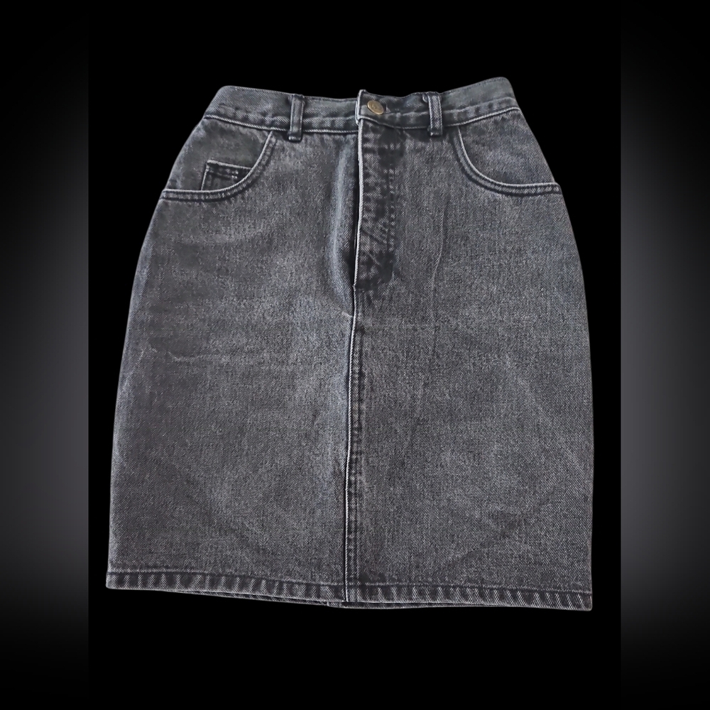 Guess By Georges Marciano Women's Vintage Black Washed Denim Skirt Size 27